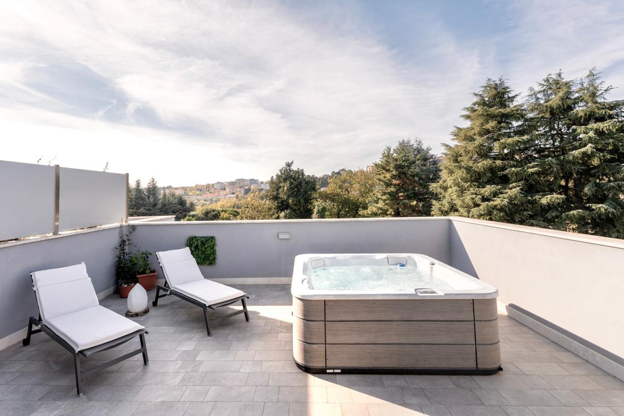 Luxury - Jacuzzi Apartments Near Rome Веллетрі Екстер'єр фото