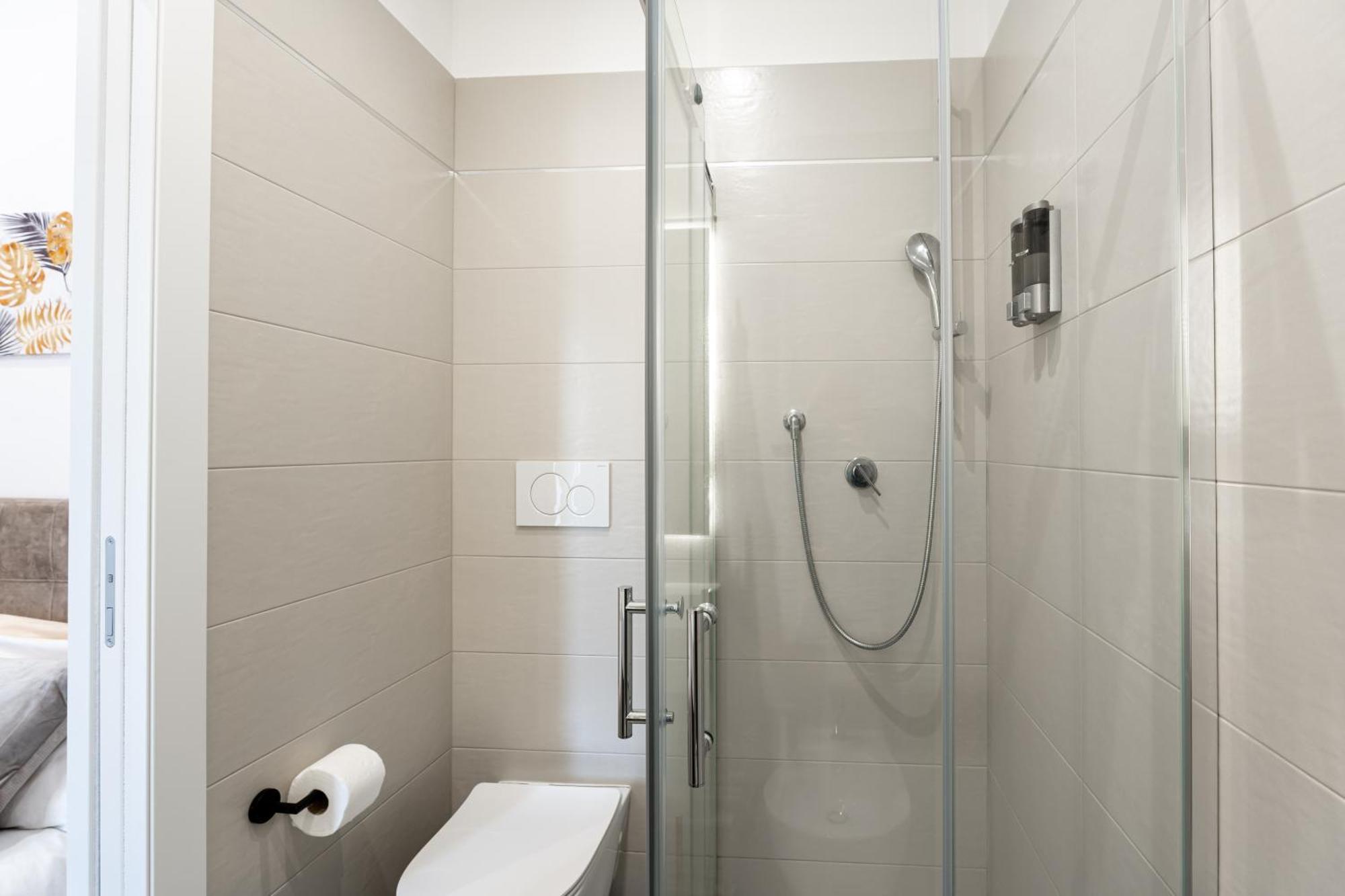 Luxury - Jacuzzi Apartments Near Rome Веллетрі Екстер'єр фото
